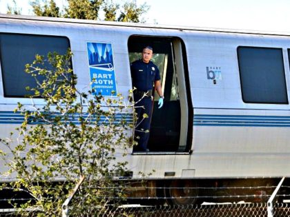 bart_train_deaths_officer-AP-PHOTOTHE-MERCURY-NEWS-DAN-ROSENSTRAUCH-640x480