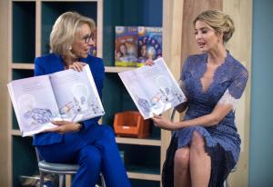 Ivanka Trump, Betsy DeVos read to young girls at Smithsonian