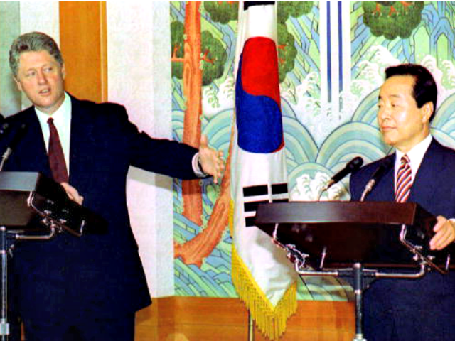 Clinton 1993 Seoul CHOO YOUN-KONGAFPGetty Images