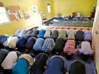 Islamic Worshippers AP Islamic Worshippers AP