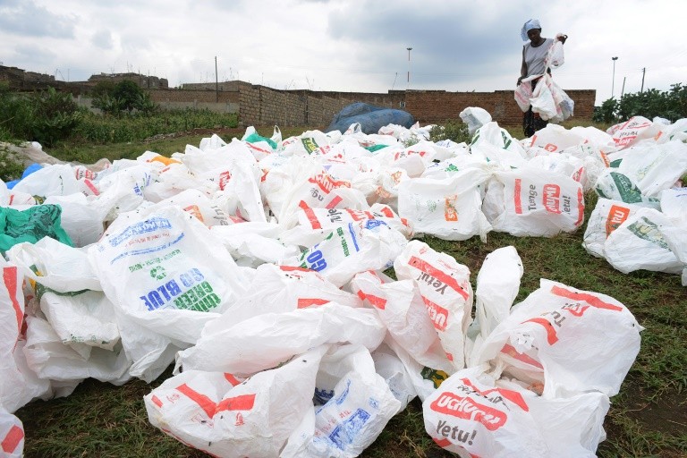 Kenya bans plastic bags in bid to fight pollution Breitbart