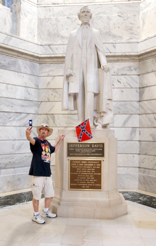 Virginia Violence Adds To Push To Remove Confederate Statues - Breitbart