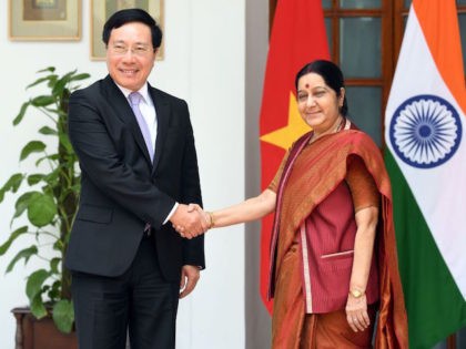 Vietnam's Deputy Prime Minister and Minister of Foreign Affairs Pham Binh Minh (L) and Indian External Affairs Minister Sushma Swaraj shake hands ahead of a meeting in New Delhi on July 4, 2017. Vietnam's deputy prime minister is on an official visit to India. / AFP PHOTO / PRAKASH SINGH …