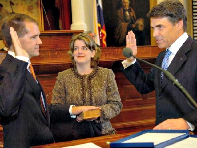 Willett Sworn In RODOLFO GONZALEZ AP