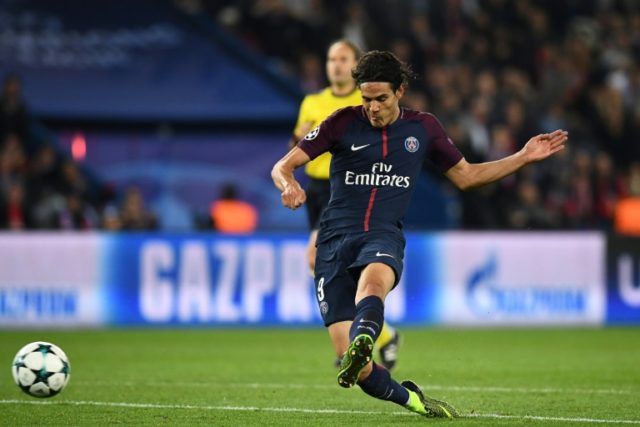 Paris Saint-Germain's Edinson Cavani shoots the ball during thir match against Bayern Muni
