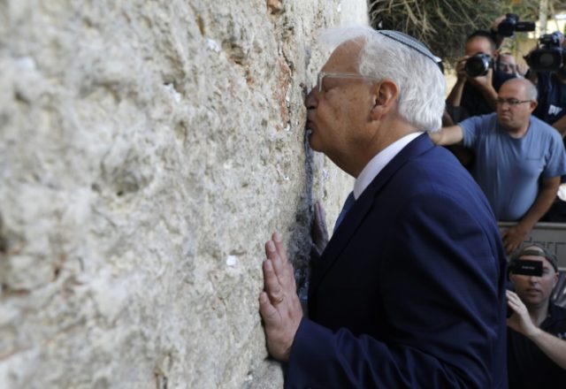 The controversial US ambassador to Israel, David Friedman, visits the Western Wall in anne