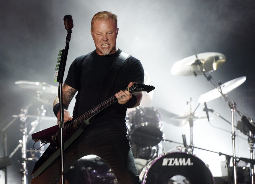 Metallica's James Hetfield falls on stage in Amsterdam Breitbart