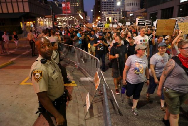 ACLU sues St. Louis over treatment of protesters - Breitbart