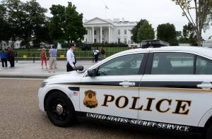 Police: Man arrested near White House had carload of weapons