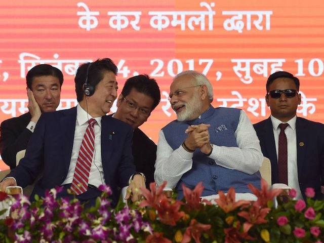 Indian Prime Minister Narendra Modi (2R) and Japanese Prime Minister Shinzo Abe (2L) inter