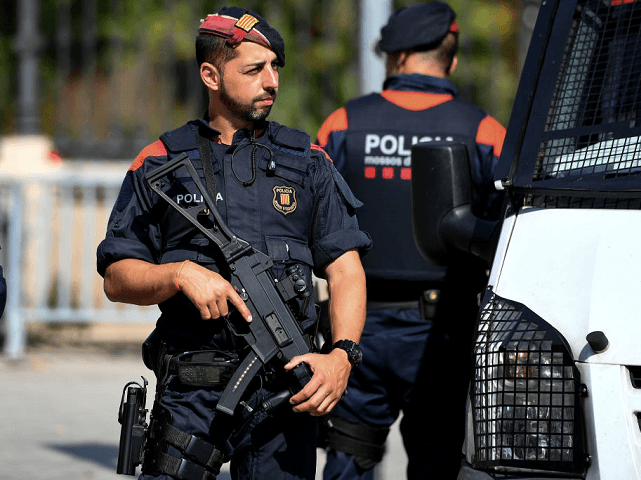 spanish-police-deployed-to-barcelona-in-anticipation-of-catalan