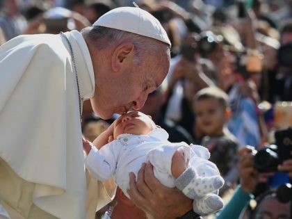 Pope Francis Praises Pro-Life Group, Birth Not a Matter of ‘Choice’