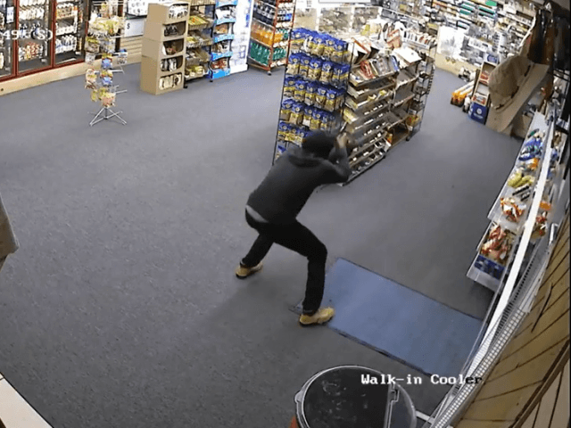 DescriptionDurham police are trying to identify a man who attempted to rob Smoke 4 Less on