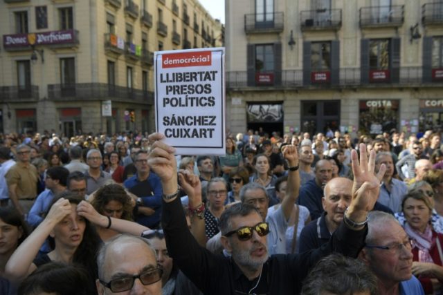 Protesters in Barcelona demand "freedom for political prisoners"