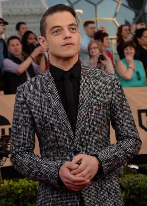 Rami Malek sings as Freddie Mercury in new 'Bohemian Rhapsody' photo ...