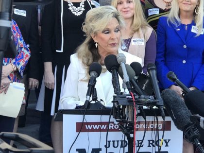 Roy Moore wife Kayla Moore speaks at Women for Moore event, 11/17/17
