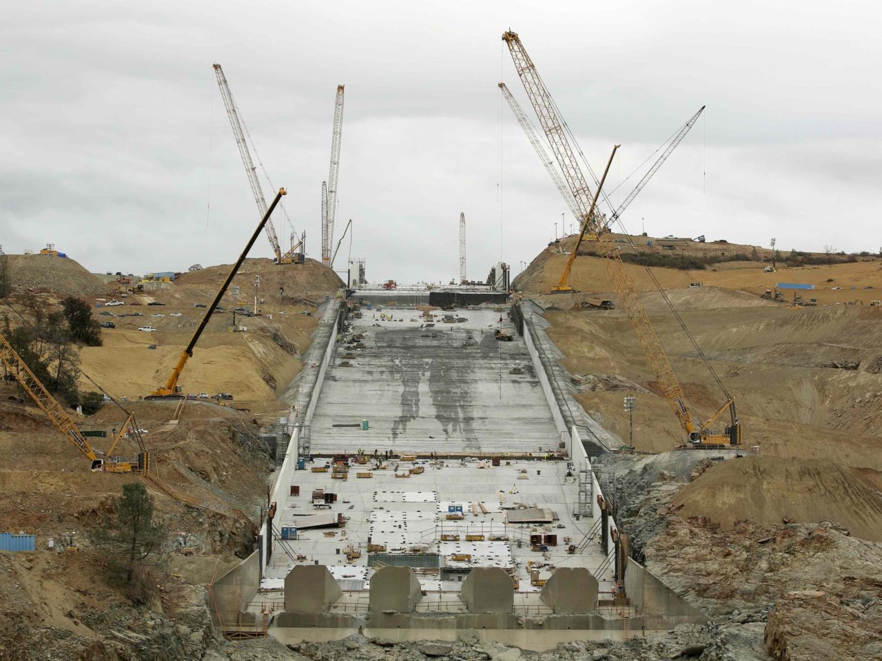 Oroville Dam Spillway Cracking After $500 Million Repair - Oroville Dam RebuilD Rich PeDroncelli