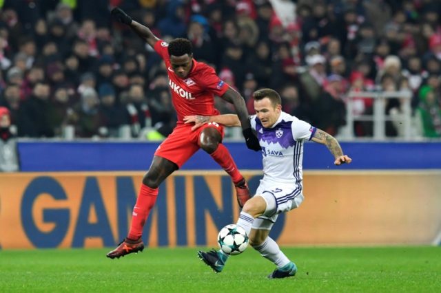 Spartak Moscow's forward Quincy Promes (L) and Maribor's midfielder Dino Hotic vie for the