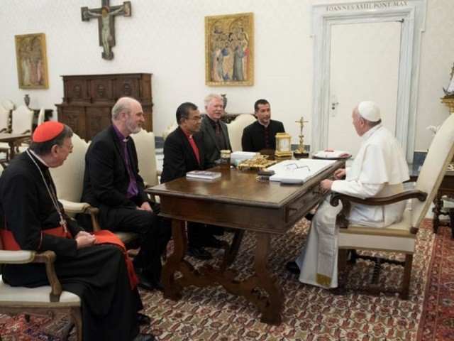 Pope Francis Welcomes Evangelical Leaders in Vatican to Discuss ...