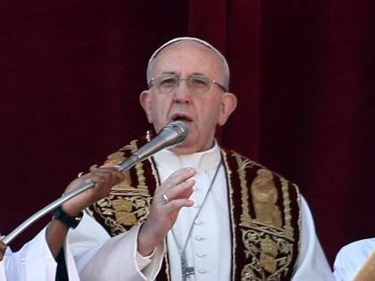 VATICAN CITY, VATICAN - DECEMBER 25: Pope Francis delivers his Christmas Urbi Et Orbi bles