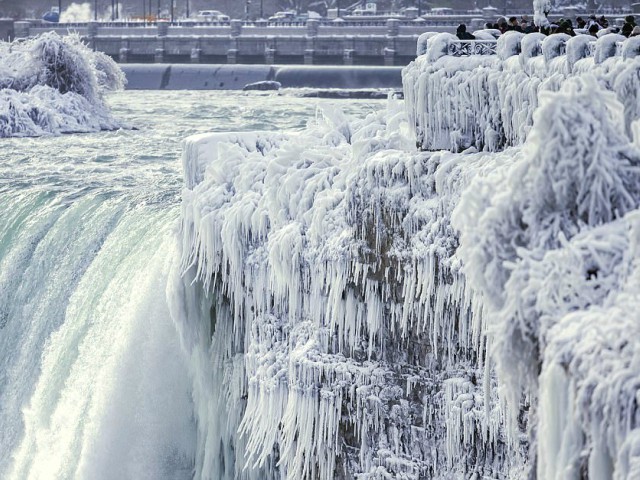 Parts of Niagara Falls Freeze as Numbing Cold Wave Grips U.S. | Breitbart