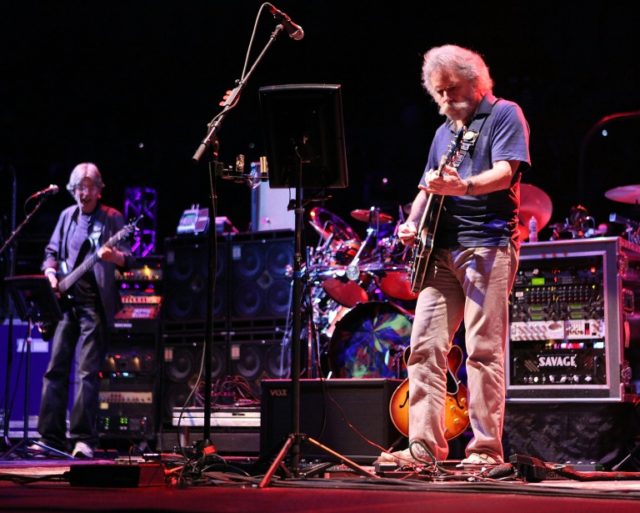 Grateful Dead bassist Phil Lesh (L) and guitarist Bob Weir -- shown here in concert in Los