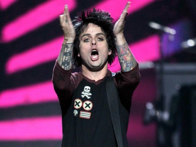 Green Day Rocker Billie Joe Armstrong Renouncing His Citizenship over Roe Reversal: ‘F**k America’