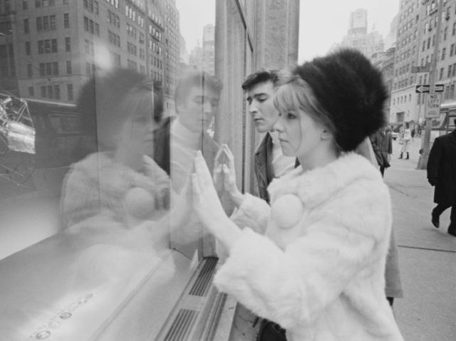 English actess Jane Asher window-shopping with British actor Gawn Grainger in New York Cit