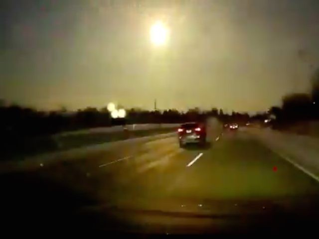 Meteor flash (Mike Austin / Paul Dellegatto / Twitter)