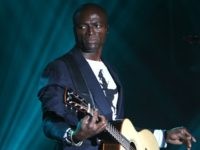Seal1 Singer/musician Seal performs at The Hard Rock NY 4th Annual Musicians On Call Benefit January 29, 2008 in New York City. (Photo by Stephen Lovekin/Getty Images)