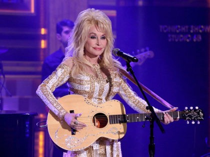 THE TONIGHT SHOW STARRING JIMMY FALLON -- Episode 0518 -- Pictured: Musical guest Dolly Parton performs on August 23, 2016 -- (Photo by: Andrew Lipovsky/NBC/NBCU Photo Bank via Getty Images)