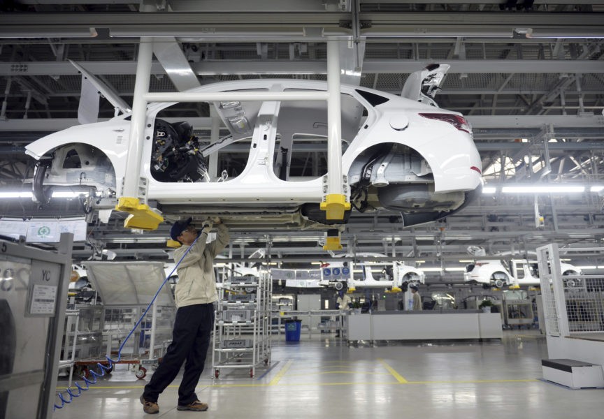 China auto sales shrink in December, end year up 1.4 percent - Breitbart