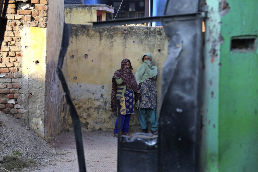 India-Pakistan cross-border shelling hits Kashmir | News 