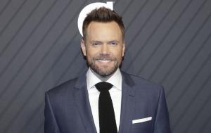 Joel McHale to host weekly, topical series for Netflix