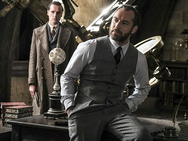 Jude Law in Fantastic Beasts: The Crimes of Grindelwald (2018) Titles: Fantastic Beasts: The Crimes of Grindelwald People: Jude Law Photo by Jaap Buitendijk - © 2017 Warner Bros. Entertainment Inc. All Rights Reserved
