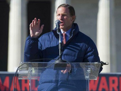Sen. Richard Blumenthal, D-Conn., addresses the Women's March rally at the Lincoln Memoria