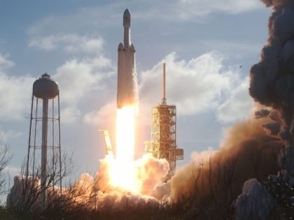 SpaceX Falcon Heavy (Joe Raedle / Getty)