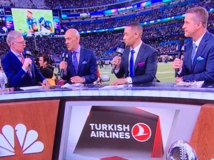 Turkish Airlines at Super Bowl (@stevenacook / Twitter)