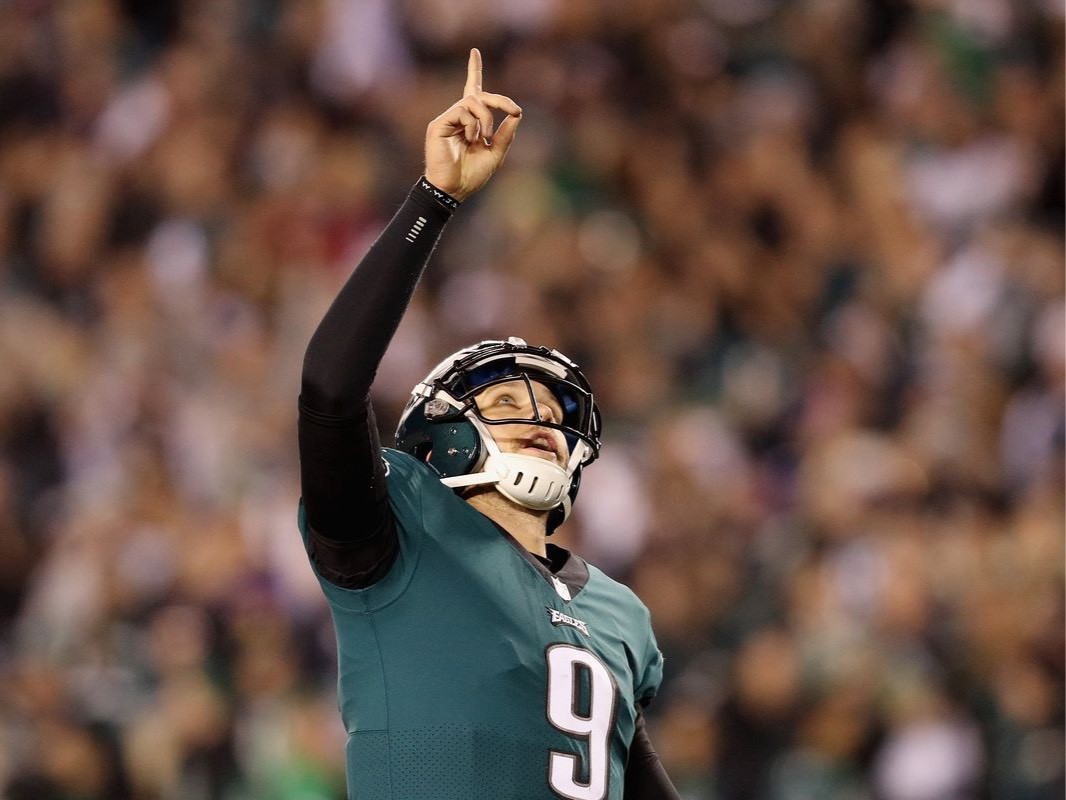 Watch Eagles Score on Amazing Trick Play