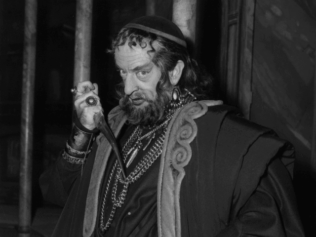 10th December 1958: Australian dancer, choreographer and actor Robert Helpmann (1909 - 1986) plays Shylock in the Old Vic Company's performance of Shakespeare's 'The Merchant of Venice'. (Photo by Monty Fresco/Topical Press Agency/Getty Images)