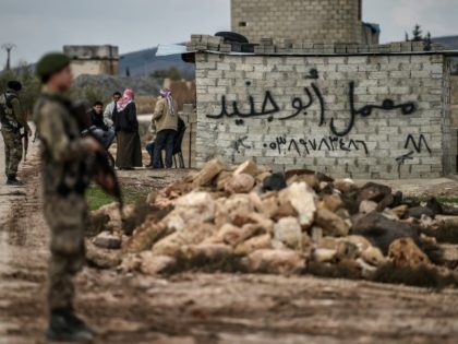 Turkey warns US troops over Syria clash risk
