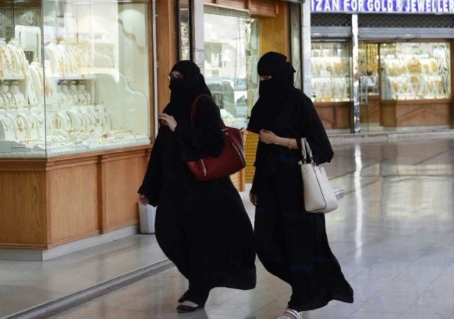 Saudi prosecutor to hire women investigators for first time