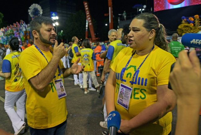 For the deaf, Rio samba parades are all about the vibes