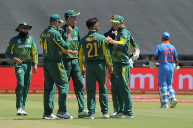 South Africa bowl in must-win game against India