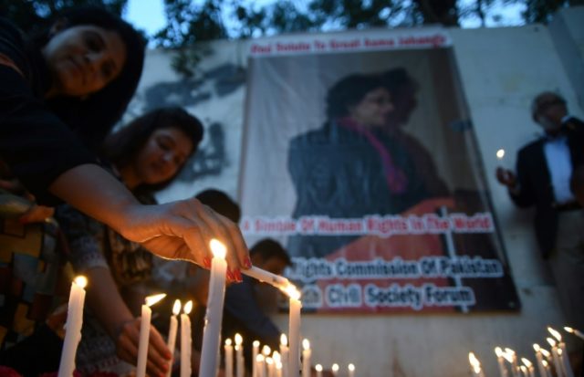 Pakistan lays 'moral compass' Asma Jahangir to rest
