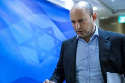 Key Israel minister criticises Netanyahu, but staying in coalition