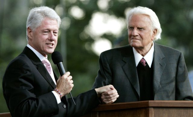 US presidents lead tributes to 'America's pastor' Billy Graham