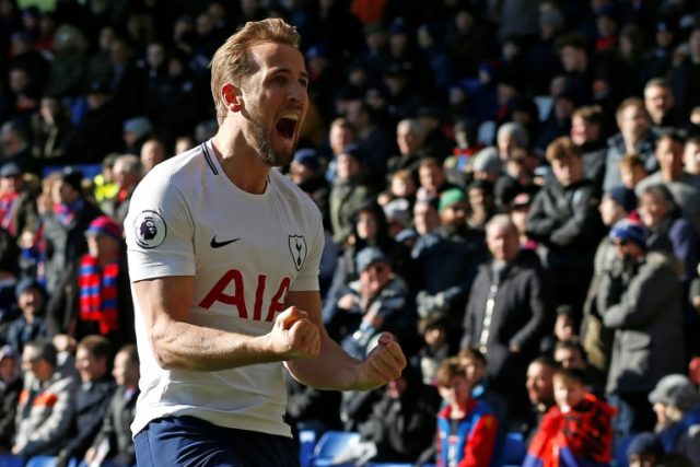 Kane rescues Spurs with late winner at Palace
