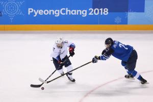 Team USA defeats Finland in women's hockey