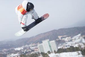 Snowboarding savant Shaun White debuts at Winter Games